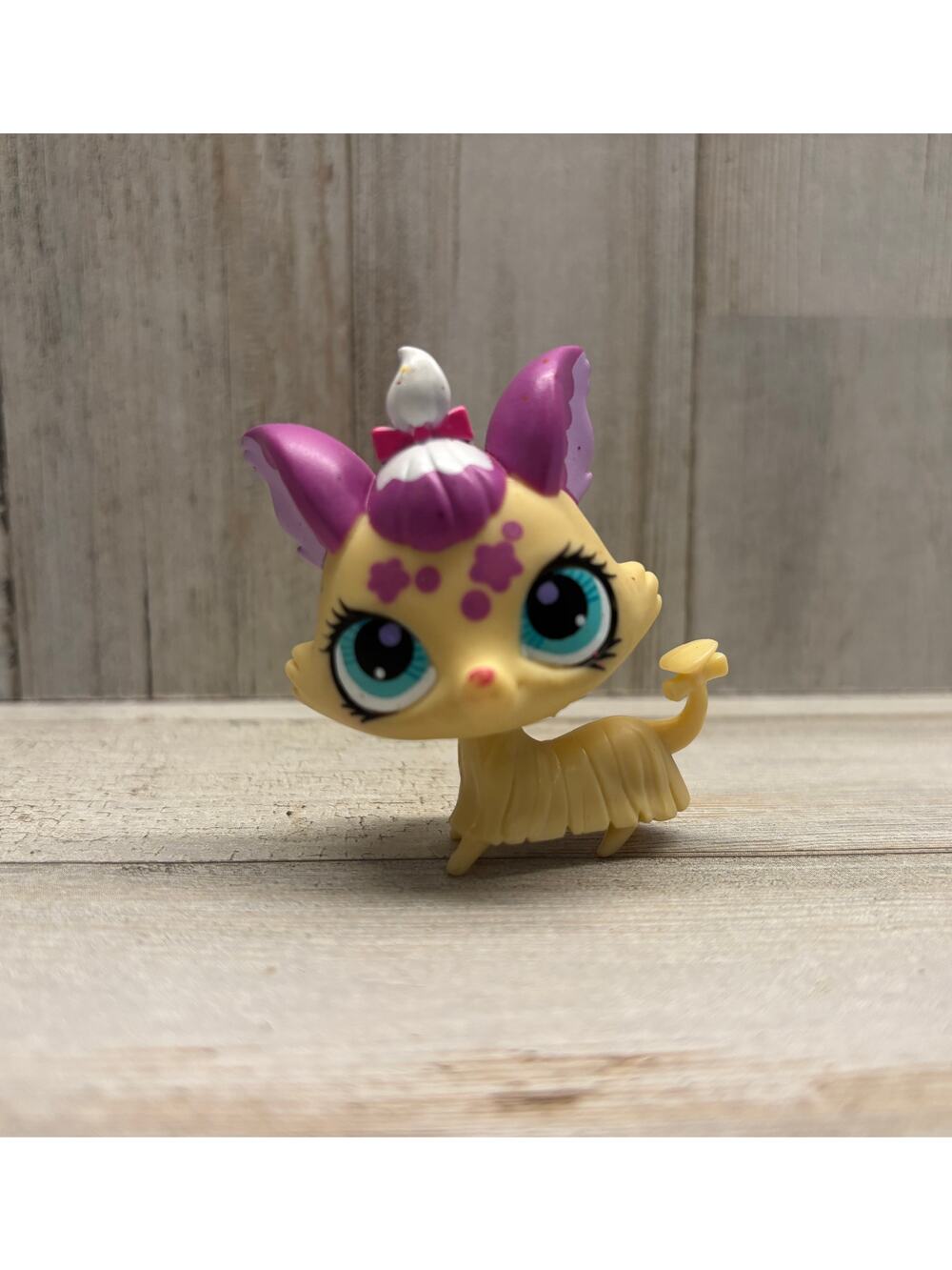 Littlest Pet Shop LPS Yorkie #3001 Cream & Purple With Aqua Eyes EUC